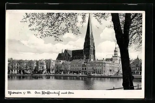 AK Schwerin i. M., Pfaffenteich mit Dom