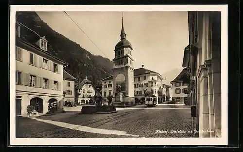 AK Altdorf, Dorfplatz mit Telldenkmal und Strassenbahn