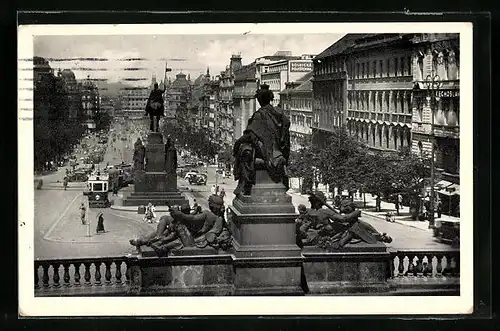 AK Prag, Der Wenzelsplatz mit Strassenbahn aus der Vogelschau