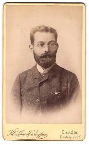 Fotografie Klinkhardt & Eyssen, Dresden, Bautzenerstr. 75, Bürgerlicher Herr im Anzug mit Brille