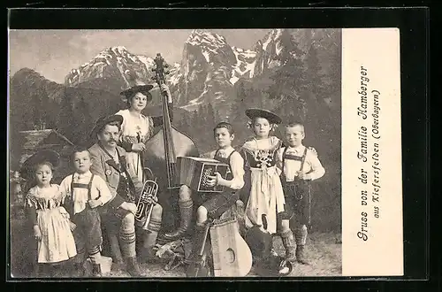 AK Kiefersfelden i. Oberbayern, Familie Hamberger in Tracht mit Instrumenten