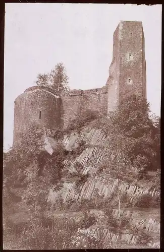 Fotografie Brück & Sohn Meissen, Ansicht Stolpen, Siebenspitzenturm, (Spiegelverkehrt)