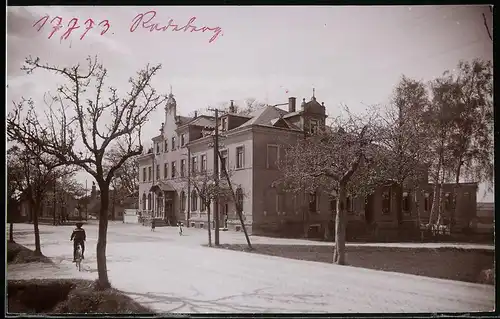 Fotografie Brück & Sohn Meissen, Ansicht Radeberg, Strassenpartie am Schützenhaus