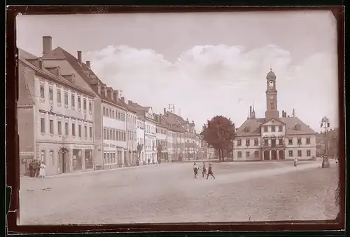 Fotografie Brück & Sohn Meissen, Ansicht Rochlitz i. Sa., Blick auf dne Markt mit Rathaus und Geschäften