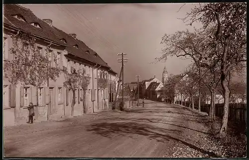Fotografie Brück & Sohn Meissen, Ansicht Frohburg i. Sa., Partie in die Peniger Strasse mit Blick zur Kirche