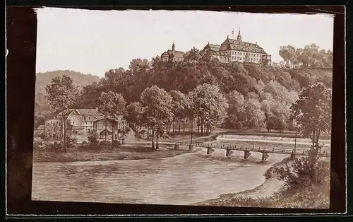Fotografie Brück & Sohn Meissen, Ansicht Lichtenwalde, Blick zur Mühle und zum Schloss im Zschopautal