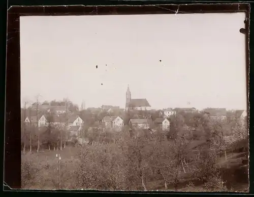 Fotografie Brück & Sohn Meissen, Ansicht Krögis, Blick auf das Dorf mit Kirche