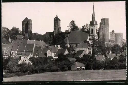 Fotografie Brück & Sohn Meissen, Ansicht Stolpen i. Sa., Blick auf die Stadt mit Kirche
