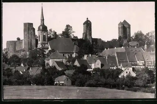 Fotografie Brück & Sohn Meissen, Ansicht Stolpen i. Sa., Stadtansicht mit Runie und Kirche, Spiegelverkehrt