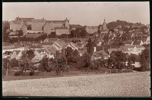 Fotografie Brück & Sohn Meissen, Ansicht Colditz i. Sa., Blick auf die Stadt mit dem Schloss