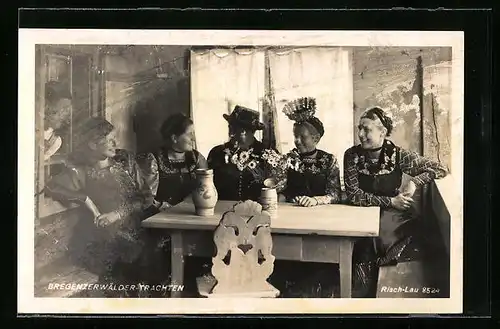 AK Bregenzer in der guten Stube in Bregenzerwälder Trachten