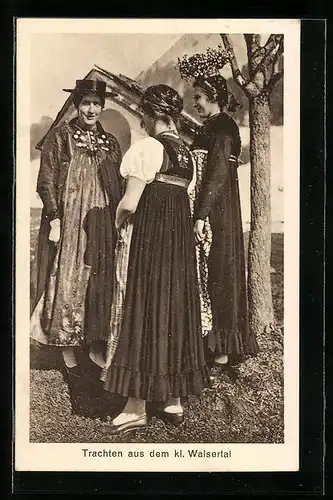 AK Frauen beim Plausch in Trachten aus dem kl. Walsertal