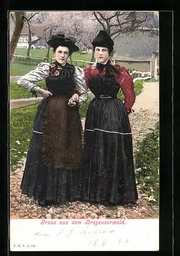 AK Frauen beim Spaziergang in Bregenzwäldertrachten