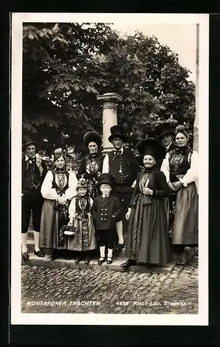 AK Montafoner Familie in ihren Trachten