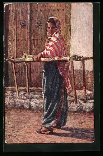 Künstler-AK Junge Frau mit gestreiftem Umhang trägt einen Holztisch