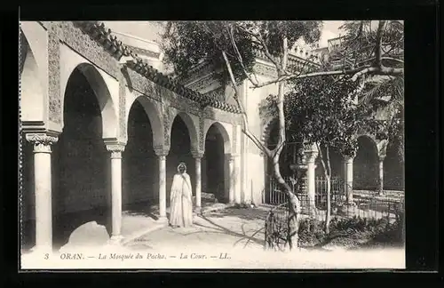 AK Oran, La Mosquée du Pacha, La Cour