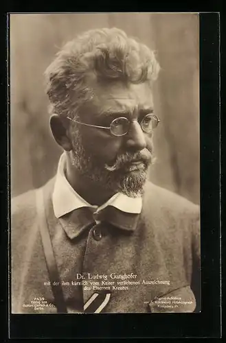 AK Dr. Ludwig Ganghofer, Darstellung des Schriftstellers mit dem vom Kaiser verliehenen Eisernen Kreuz