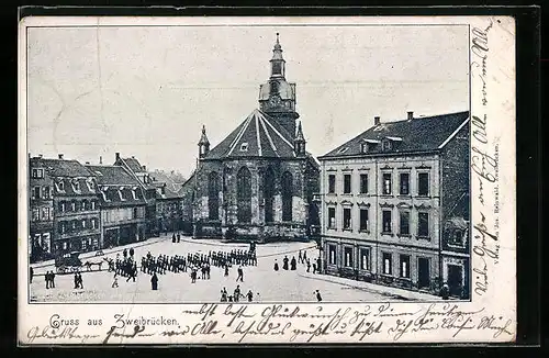 AK Zweibrücken, Marktplatz mit Kirche und Passanten