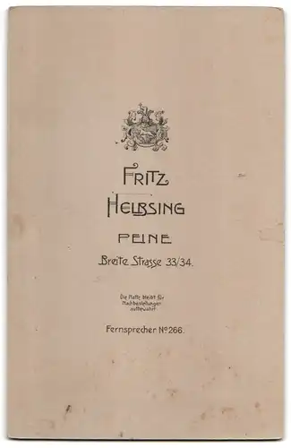 Fotografie Fritz Helbsing, Peine, Breite Strasse 33-34, Ältere Dame und Herr in hübscher Kleidung