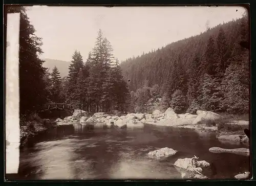 Fotografie Brück & Sohn Meissen, Ansicht Okertal i. Harz, Blick auf die Brücke an der Oker Insel
