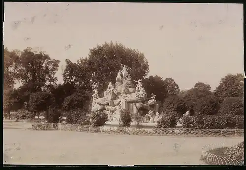 Fotografie Brück & Sohn Meissen, Ansicht Budapest, Blick auf die Fontaine mit Stadtwäldchen, Varosligeti uizeses