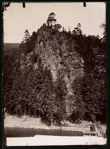 Fotografie Brück & Sohn Meissen, Ansicht Okertal i. Harz, Blick auf den Mutter Maria Felsen