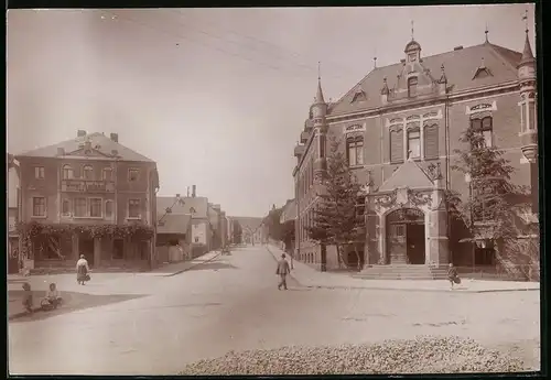 Fotografie Brück & Sohn Meissen, Ansicht Olbernhau i. Erzg., Blick in die Zöblitzer Strasse mit dem Amtsgericht, Hotel