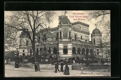 AK Wiesbaden, Strassenpartie am Cafe Orient