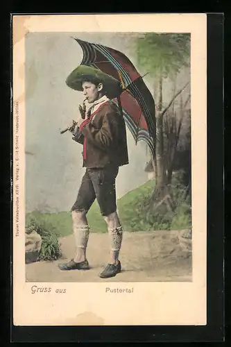 AK Gruss aus Pustertal, Italiener in Tracht mit Tabakpfeife und Schirm