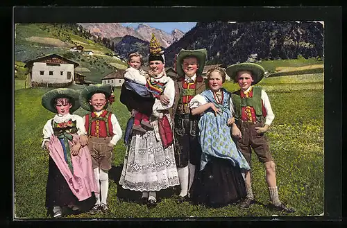 AK Dolomiti-Val Gardena, Italienische Familie in Trachten