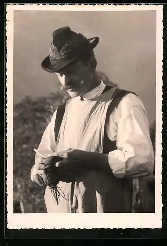 AK Bauer mit Hut in Meraner Tracht