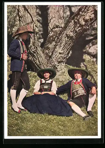 AK Familie in Tiroler Landestrachten aus dem Wipptal