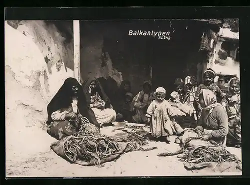 AK Jugoslawische Bauern auf dem Markt in Tracht