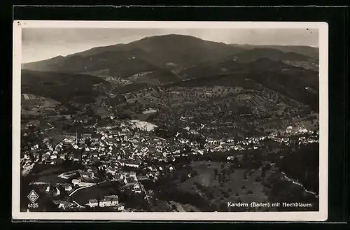 AK Kandern / Baden, Totalansicht mit Hochblauen, Luftbild
