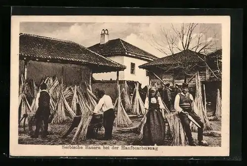 AK Serbische Bauern in Tracht bei der Hanfbearbeitung