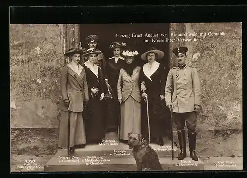 AK Herzog Ernst August von Braunschweig mit Gemahlin im Kreise ihrer Verwandten