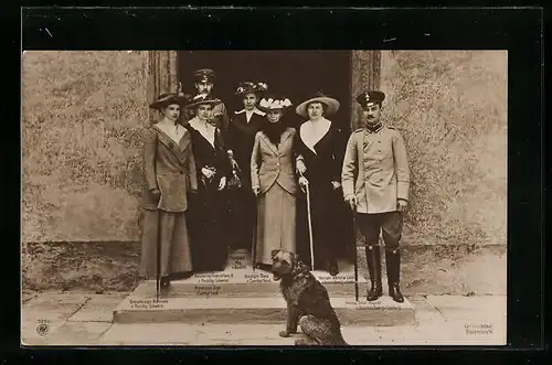 AK Herzog Ernst August von Braunschweig mit Gemahlin im Kreise ihrer Verwandten
