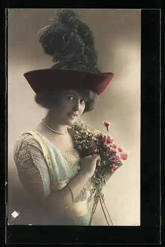 AK Hübsche Dame mit Hut und Blumenstrauss