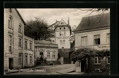 AK Buckow /Märkische Schweiz, Sanatorium Waldfrieden und Zentralschule