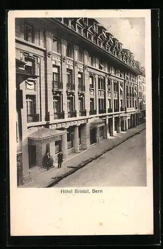 AK Bern, Hôtel Bristol mit Strassenpartie