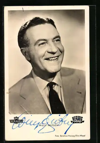 AK Schauspieler Willy Fritsch mit herzlichem Lachen, Originalautograph