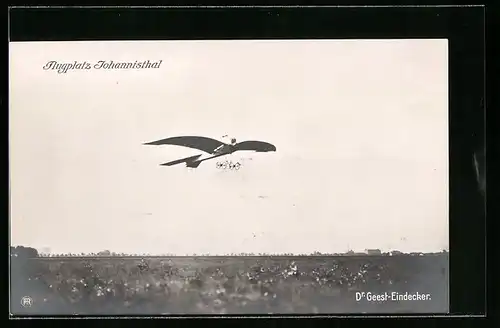 Foto-AK Sanke Nr.: Berlin-Johannisthal, Dr. Geest-Eindecker über dem Flugplatz Johannisthal