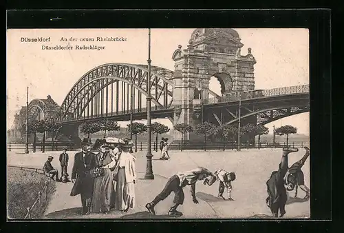 AK Düsseldorf, Düsseldorfer Radschläger an der neuen Rheinbrücke