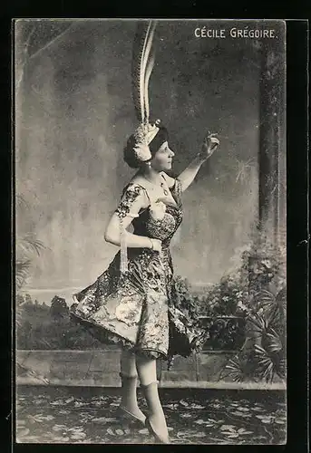 AK Tänzerin Cécile Grégoire tanzt im hübschen Trachtenkleid