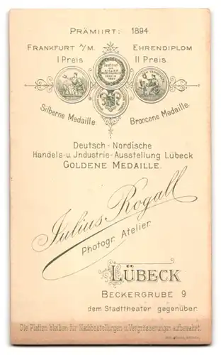 Fotografie Julius Rogall, Lübeck, Beckergrube 9, Junge Dame in modischer Kleidung