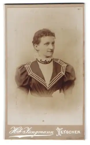 Fotografie Heinrich Jungmann, Tetschen a. Elbe, Langgasse 277 a, Junge Dame im modischen Kleid