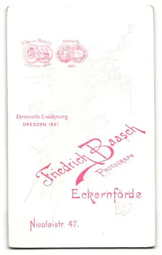 Fotografie Friedrich Baasch, Eckernförde, Nicolaistrasse 47, Zwei junge Damen in Kleidern