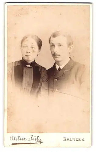 Fotografie Atelier Süss, Bautzen, Junges Paar in modischer Kleidung