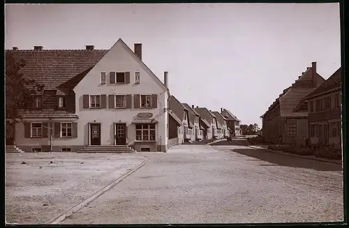 Fotografie Brück & Sohn Meissen, Ansicht Lautawerk, obere Dionstrasse mit Geschäft Gebrüder Quiroli