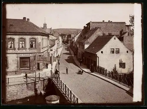 Fotografie Brück & Sohn Meissen, Ansicht Sangerhausen, Blick in die Bahnhofstrasse, Geschäft Clara Armswald